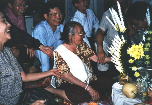 Kxieng09N.jpg (82260 octets)